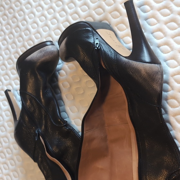 Knee high boots - Picture 8 of 8